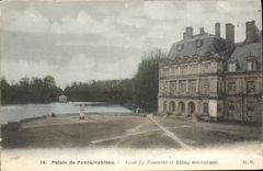 CPA Palais de Fontainebleau Cour la Fontaine et Etang des Carpes 