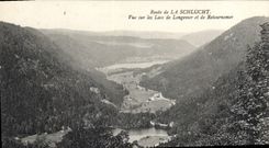 CPA Route de la Schlucht vue sur les Lacs de Longemer et de Retournemer 