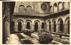 CPA Auvergne le Puy Haute Loire Cour et Galeries du Cloitre 