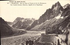 CPA Massif du Mont Blanc Chamonix La Mer de Glace de fer du Montenvers Les Grands Jorasses Charmoz A