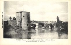 CPA Poitiers Vienne Vallee du Clain pres des Ruines de l'Ancien Chateau et Pont de Chemin de Fer ver