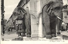 CPA Chambery Fontaine des Elephants et Rue de Boigne 