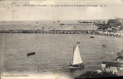 CPA Arcachon Gironde Les jetees du Bassin et le Boulevard Promenade 