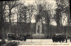CPA Foret de Compiegne Rond Point du Monument de l'Armistice pres Rethondes Automobile