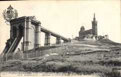 CPA Marseille Ascenseur et Colline de N D de la Garde 