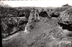 CPA Pierre Perthuis Yonne Environs Vezelay la Roche perchee et la Cure 