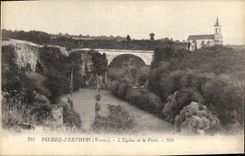 CPA Pierre Perthuis Yonne L'Eglise et le Pont 
