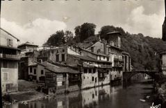 CPA Saint Jean Pied de Port Bses Pyr Vieilles Maisons sur la Nive 
