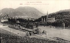 CPA Les Hautes Pyrenees Lourdes la Basilique et le Pic du Jer 