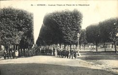 CPA Vernon Avenue Thiers et Place de la Republique 