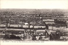 CPA Lyon Vue sur la Plave Bellecour prise de Fourviere 