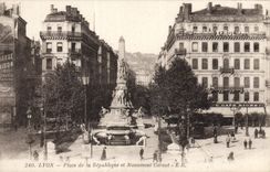 CPA Lyon Place de la Republique et Monument Carnot 