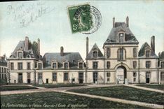 CPA Fontainebleau le Palais Cour de l'Ecole d'application 