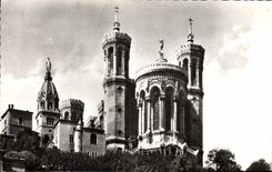 CPA Lyon Les Tours de la Basilique Notre Dame de Fourviere 
