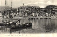 CPA Menton Le Port et la Ville Bateaux
