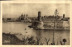 CPA Marseille La Cathedrale et le Fort Saint Jean 