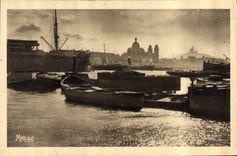 CPA Marseille Un coin de Port de la Joliette dans le lointain la Cathedrale et Notre Dame de la Gard
