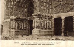 CPA Reims La Cathedrale Porche nord et porche central apres la guerre 