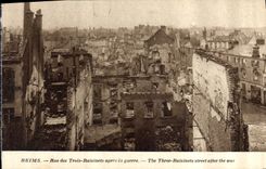 CPA Reims Rue des Trois Raisinets apres la guerre 