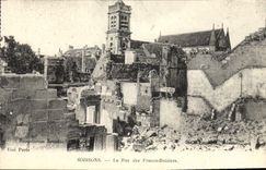 CPA Soissons La Rue des Francs Boisiers Militaria