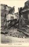 CPA Soissons Rue du Commerce Militaria