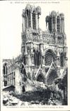 CPA Reims dans les Ruines apres la Retraite des Allemands la Cathedrale a travers les Ruines 