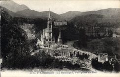 CPA Lourdes la Basilique vue prise du Port 