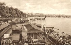 CPA London The Embankment from Westminster bridge Bateau