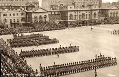 CPA London Trooring The Colour Militaria