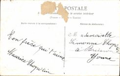 CPA Ensemble ils firent des bouquets de fleurs et de Marguerites 