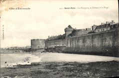 CPA Cote d'Emeraude Saint Malo Les Remparts Le Chateau et la Plage 
