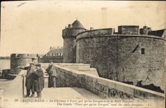 CPA Saint Malo Le Chateau Tour qui qu'en Grogne et le Petit Donjon 