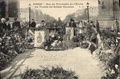 CPA Paris Arc de Triomphe de l'Etoile La Tombedu Soldat Inconnu 