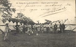 CPA Camp de la Valbonne Depart pour la soupe Militaria