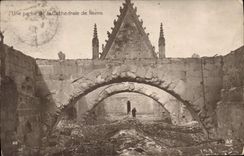 CPA Une partie de la Cathedrale de Reims 