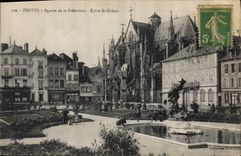 CPA Troyes Square de la Prefecture Eglise St Urbain 