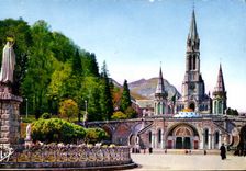 CPA Lourdes La Basilique et la Vierge Couronne 
