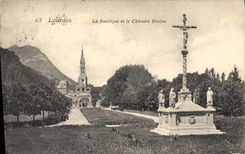 CPA Lourdes La Basilique et le Calvaire Breton 