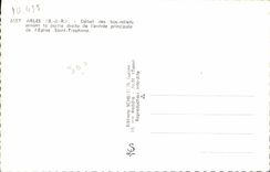 CPA Arles B d R Detail des bas reliefs arnant la partie droite de l'entree principale de l'Eglise Sa