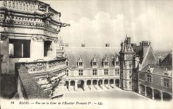 CPA Blois Vue sur la Cour de l'Escalier Francois 