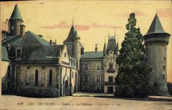 CPA Env de Vichy Basset Le Chateau La Cour 