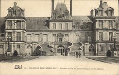 CPA Palais de Fontainebleau Escalier du Fer a Cheval et Facade sur le Chateau 
