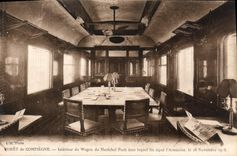 CPA Foret de Compiegne interieur du Wagon du Marechal Foch dans lequel fut signe l'Armistice le 18 N