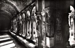 CPM Arles B du Rh Le Cloitre St Trophime 