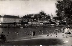 CPA En Touraine Montrichard Loir et Cher la plage sur le Cher en Face le Donjon du XII siecle et l'e