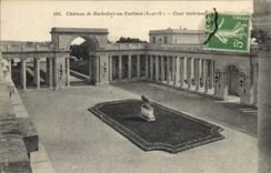 CPA Chateau de Rochefort en Yvelines S et O Cour Interieur 