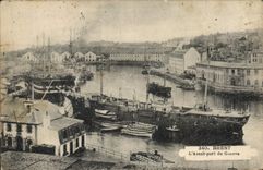 CPA Brest L'Avant port de Guerre Bateau