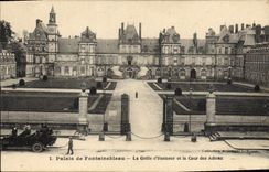 CPA Palais de Fontainebleau La Grille d'Honneur et la Cour des Adieux 