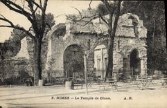 CPA Nimes Le Temple de Diane 
