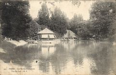 CPA Paris Les Buttes Chaumont Vue du Lac 